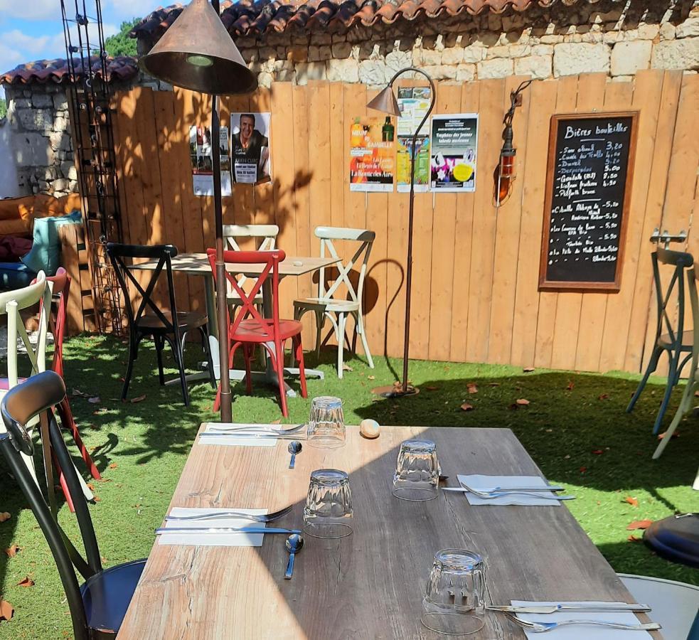 L'Auberge Des Artistes Nieul-sur-l'Autise ภายนอก รูปภาพ